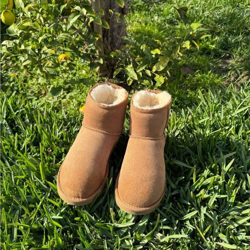 UGG mini Classic II chestnut winter boots size 5 women